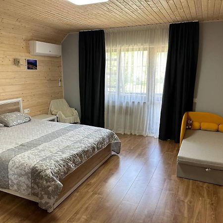 Carpathian Dream Apartments Яремче Екстер'єр фото